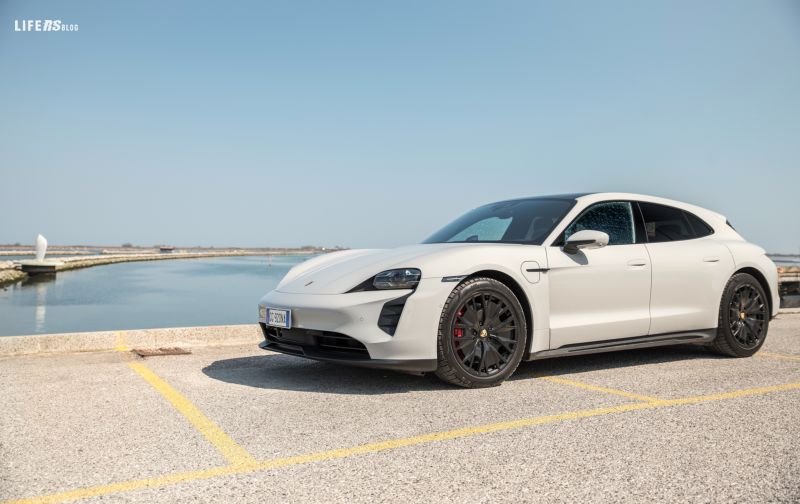 Porsche Taycan GTS Sport Turismo - 21