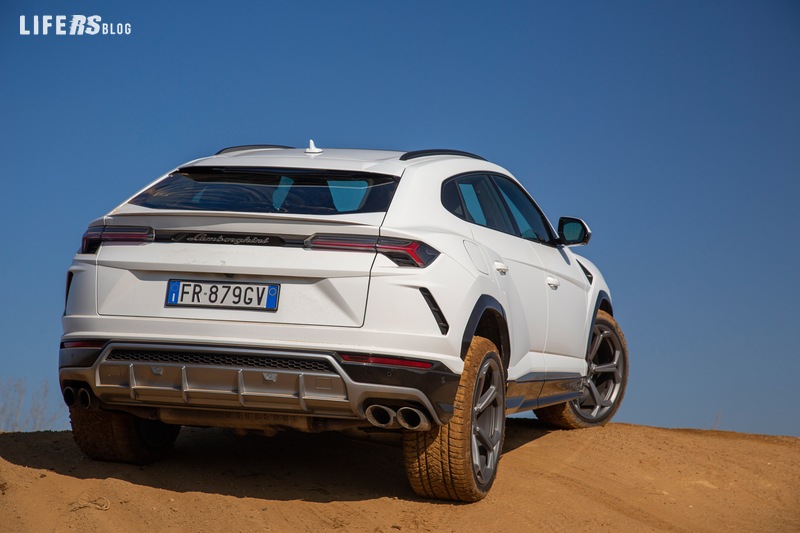 Lamborghini Urus 17